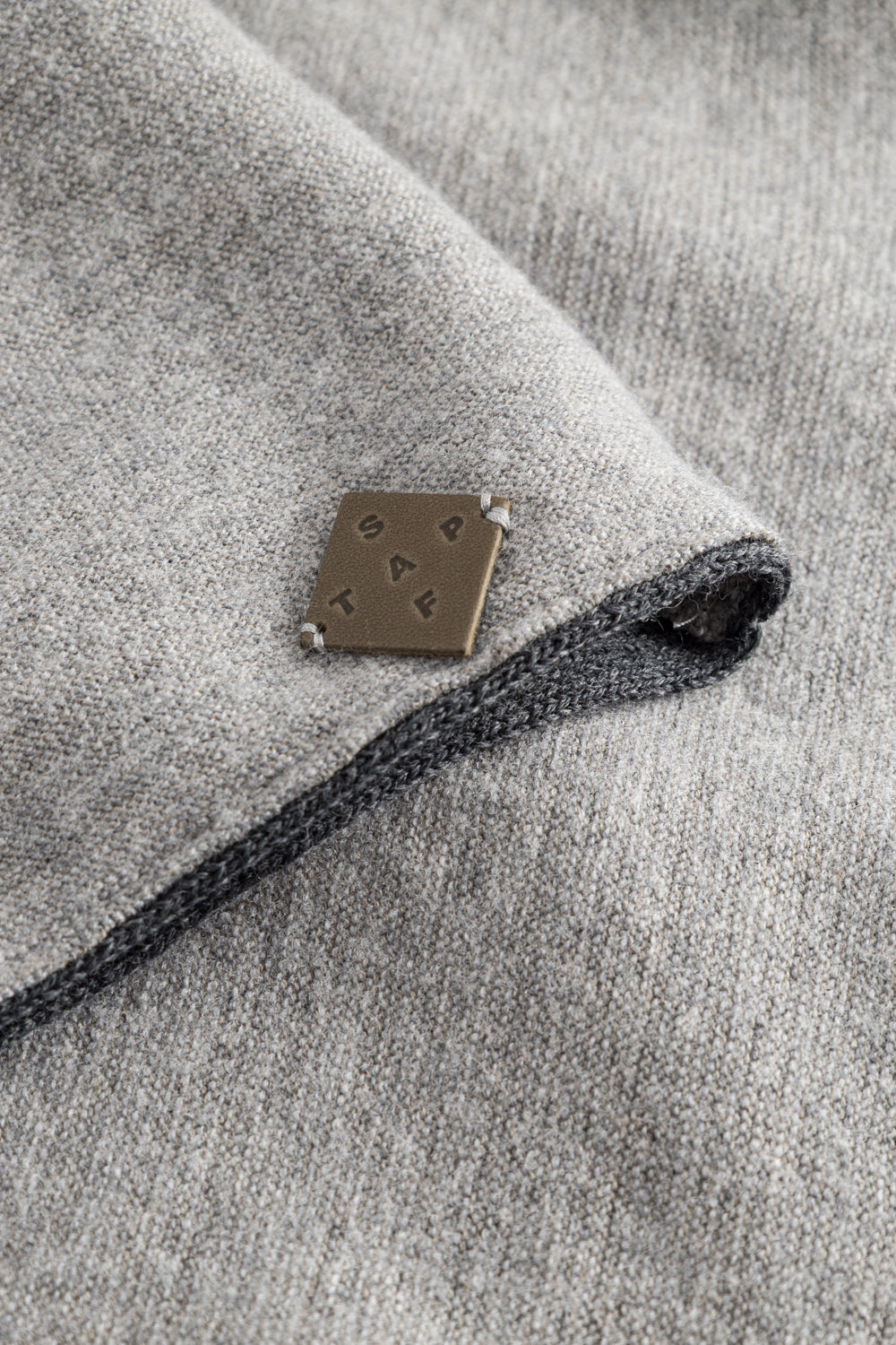 Stapf Damen Trachtenjacke BRUNA – 50% Merinowolle, 50% Bio-Baumwolle, warm und nachhaltig – Grau – 88724803-816